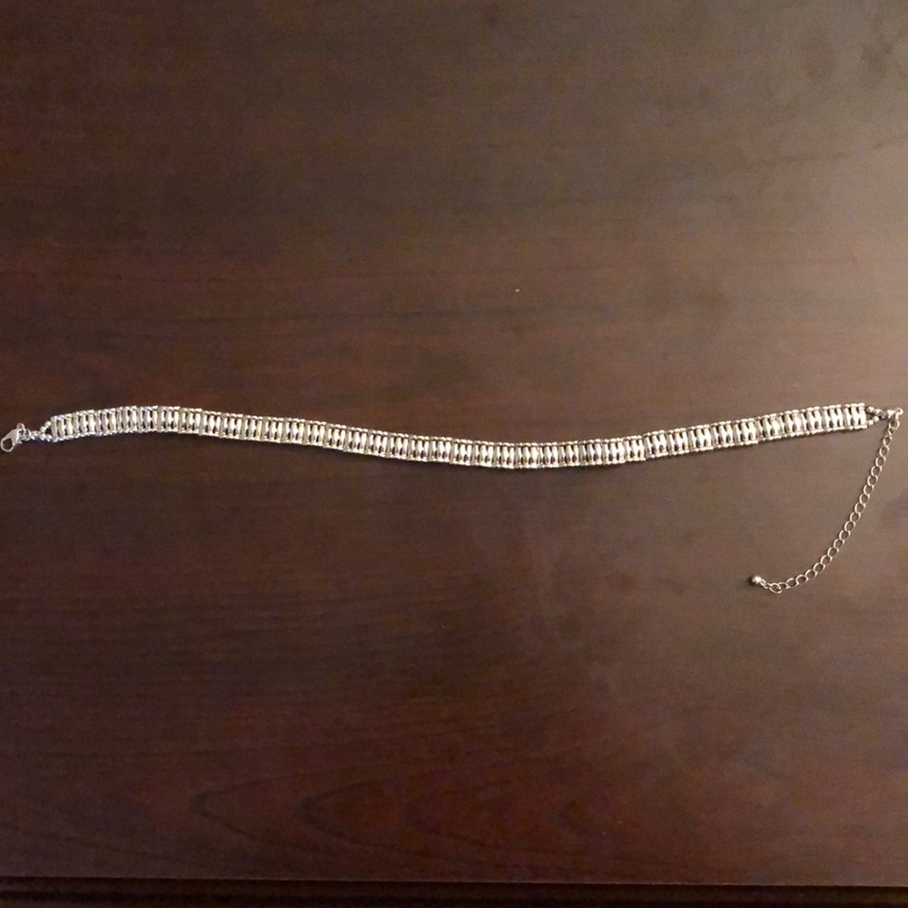 Silver chocker